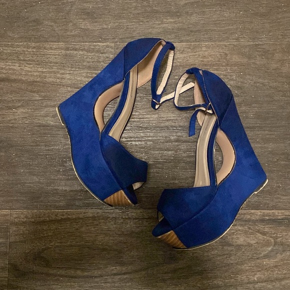 Shoes - Picture 2 of 4